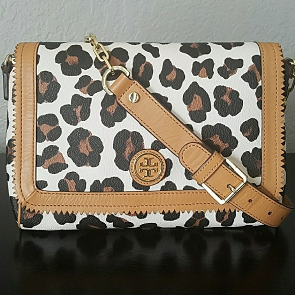 Tory Burch Handbags - Tory Burch Kerrington Leopard Print Crossbody
